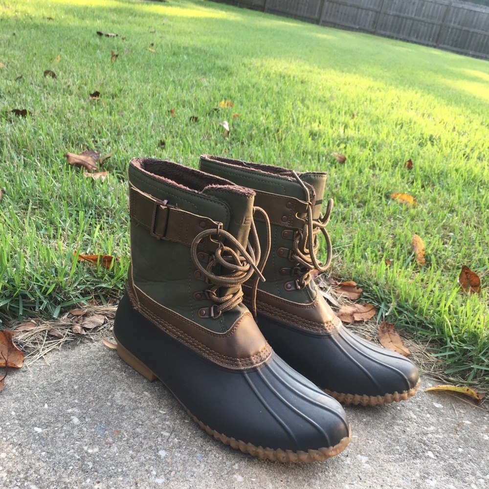 Snow boots